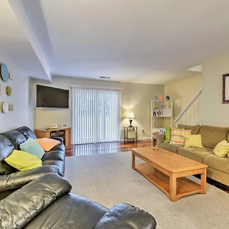 Family-Friendly Wildwood Townhome About 3 Mi To Beach